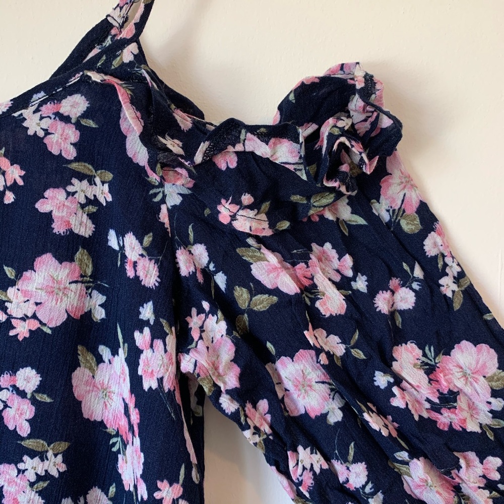 Hollister Ruffle Cold Shoulder Top - Picture 3 of 4